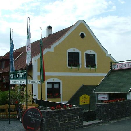 Borbaratok Panzio Hotell Badacsonytomaj Eksteriør bilde