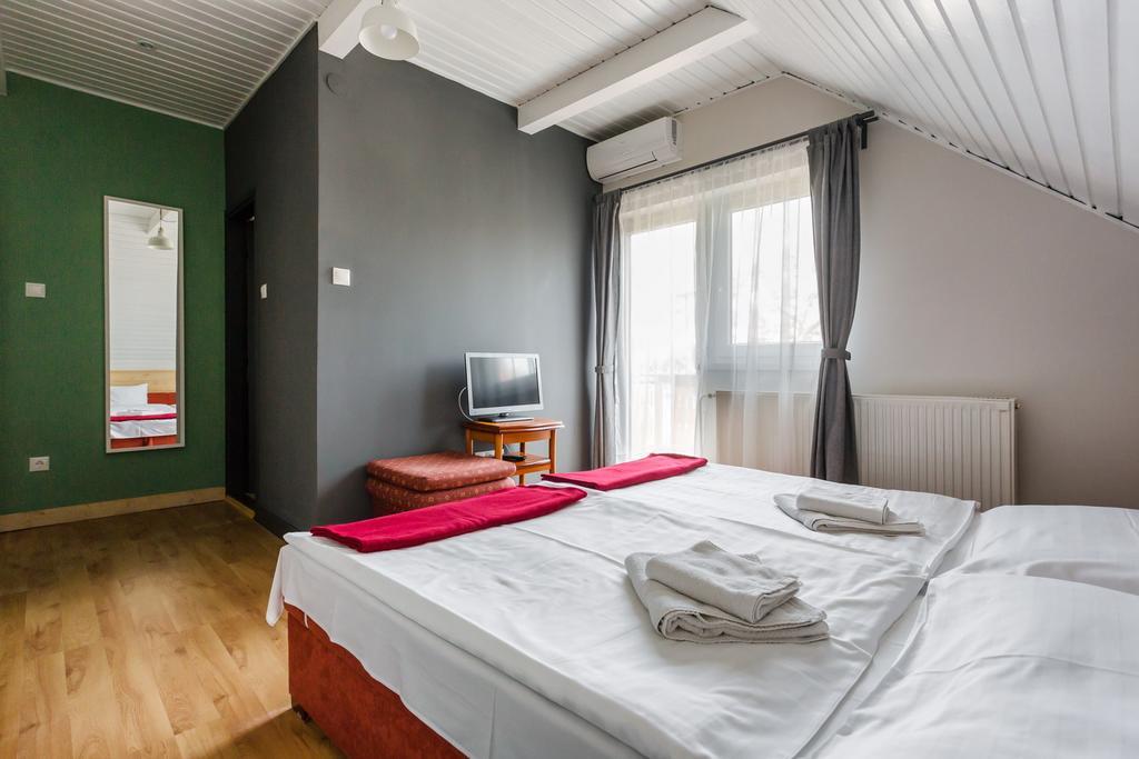 Borbaratok Panzio Hotell Badacsonytomaj Eksteriør bilde